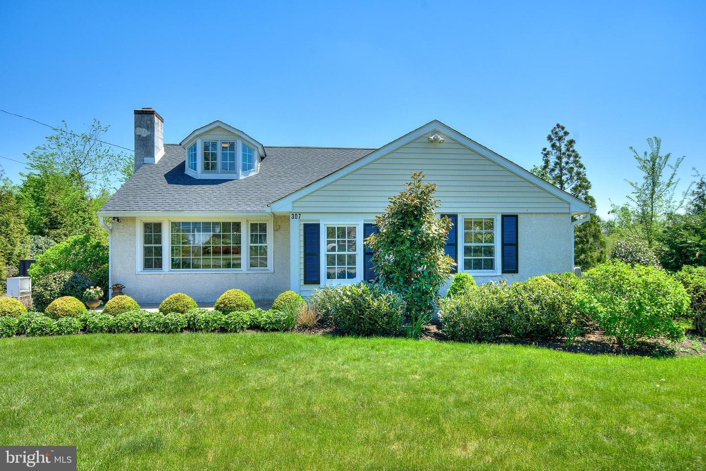 307 Washington Ln photo 2