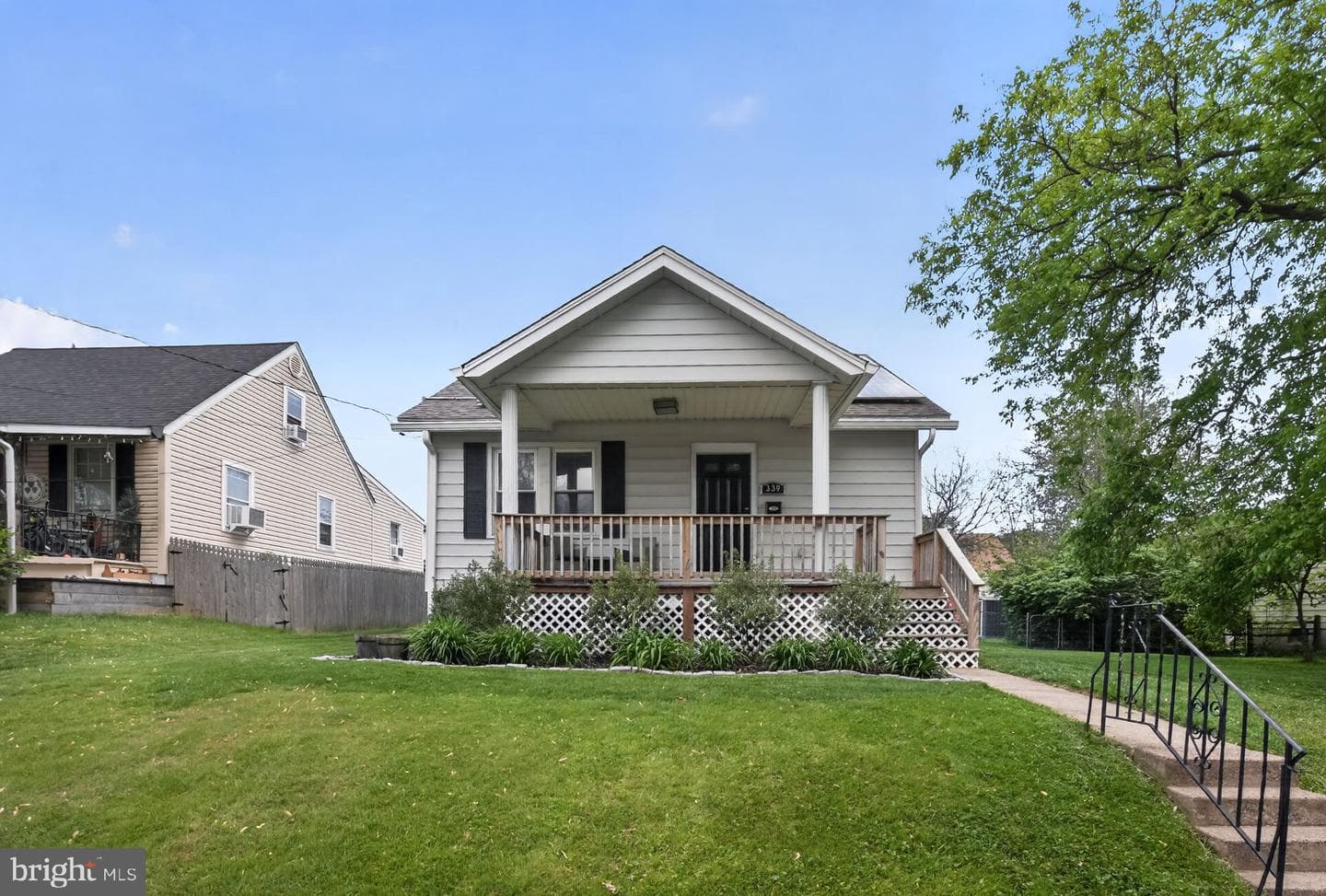 339 Maple Avenue photo 2