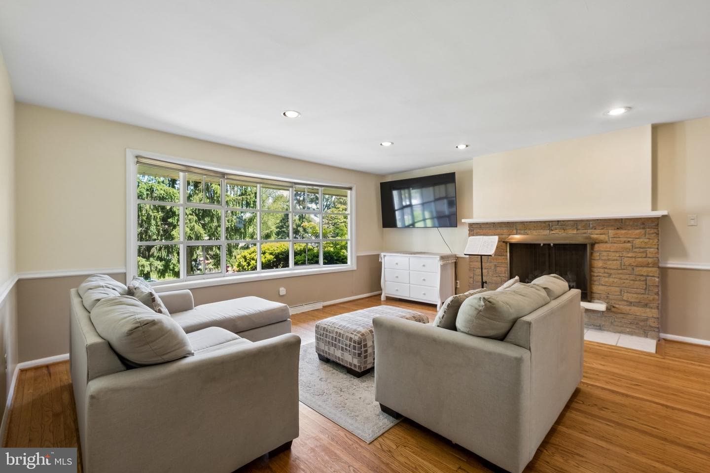 1076 Devon Road photo 7