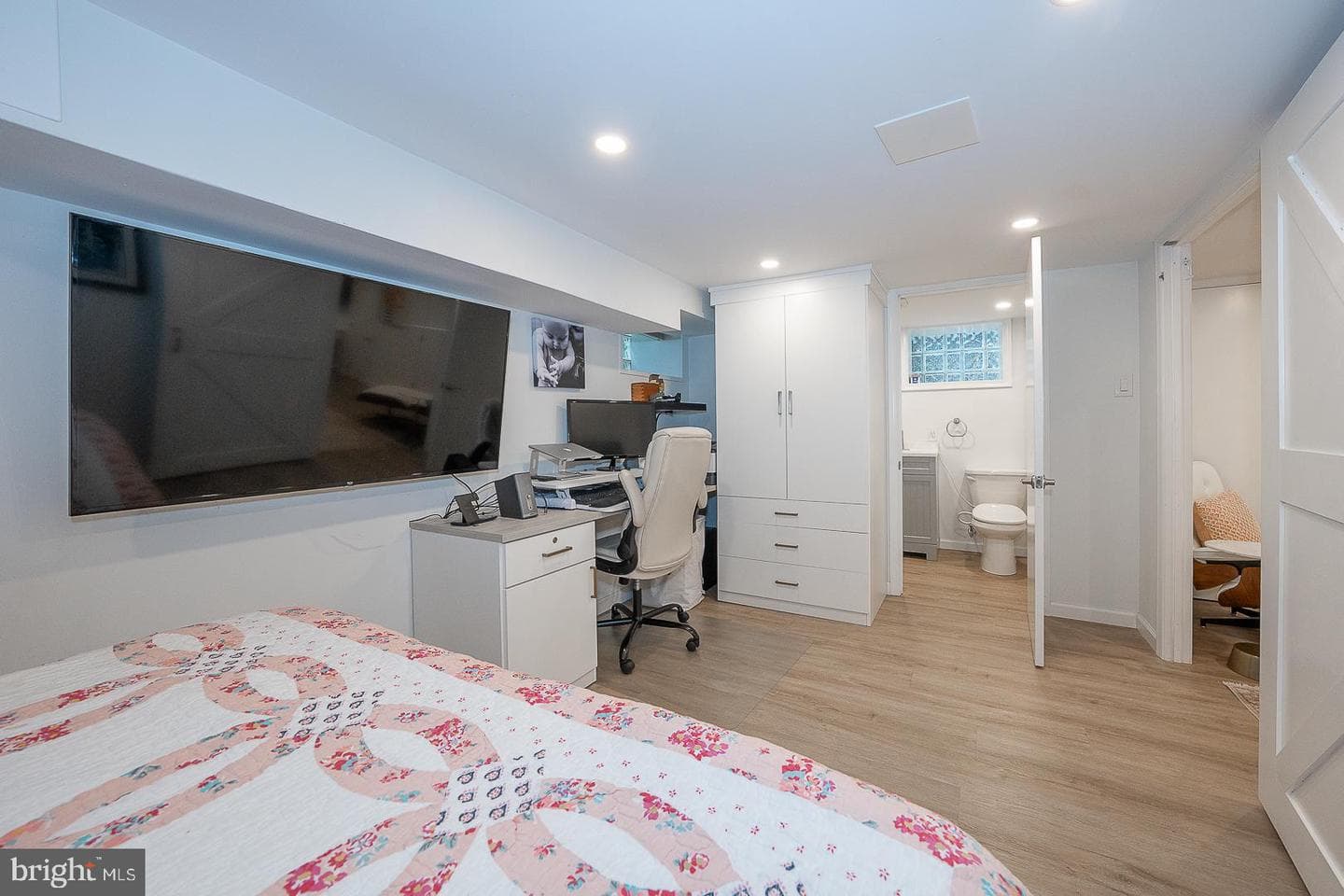 722 Argyle Road photo 57