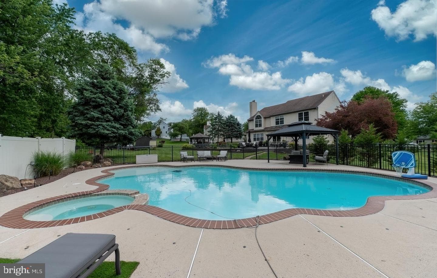 53 Green Briar Drive photo 60