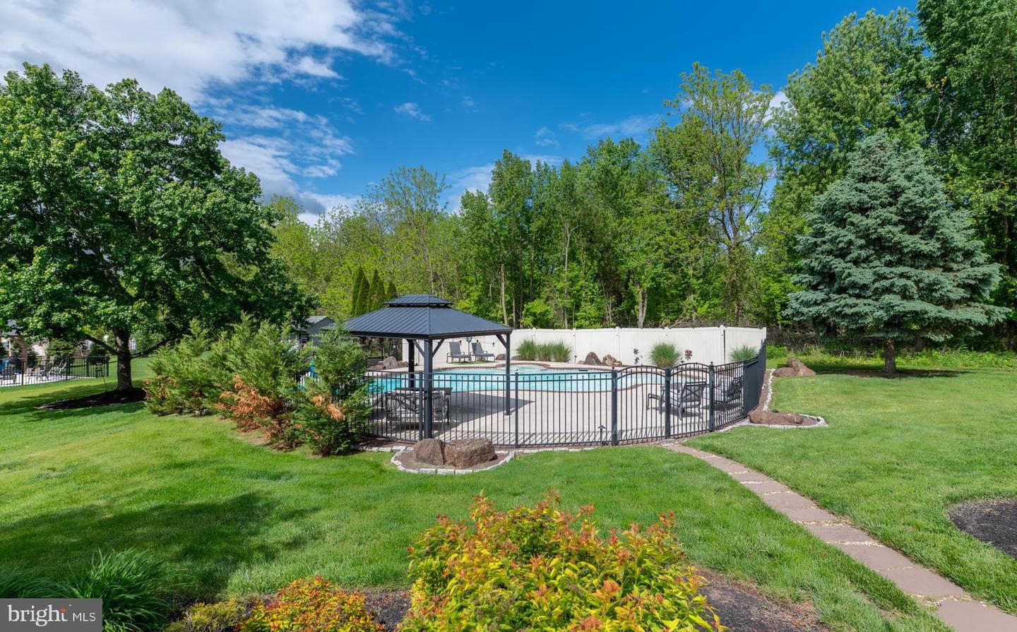 53 Green Briar Drive photo 64