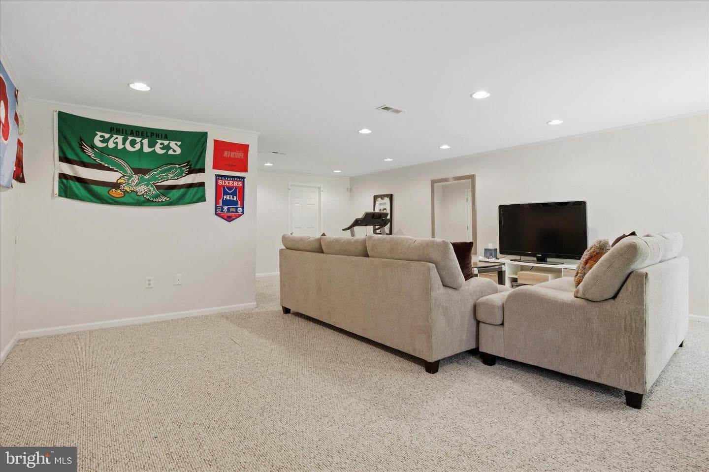 325 Green View Court photo 21