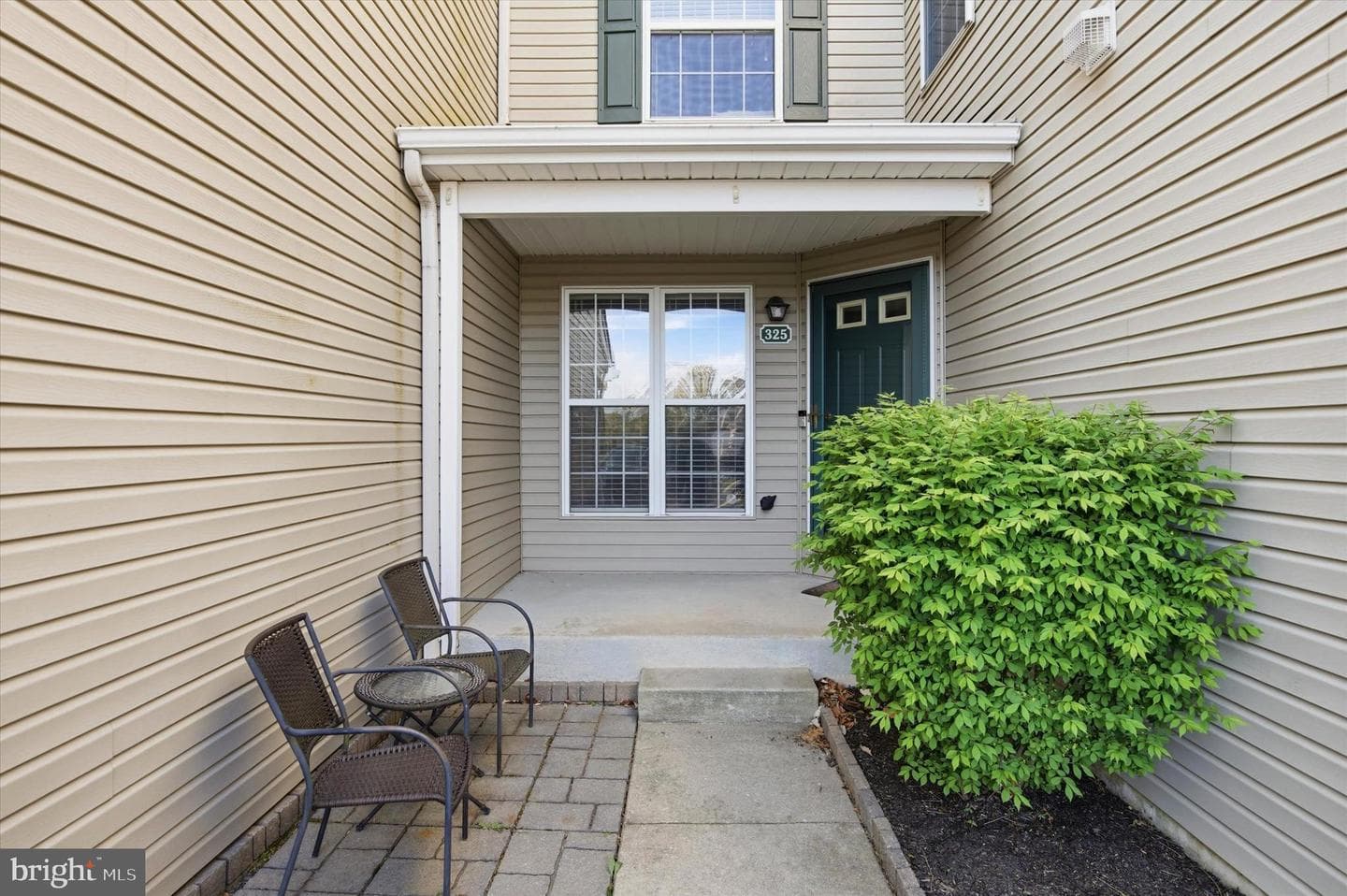 325 Green View Court photo 3