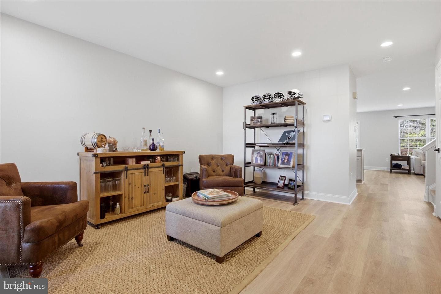 325 Green View Court photo 4