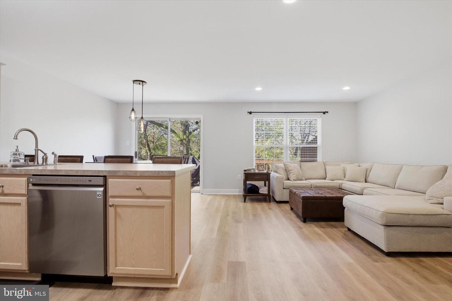 325 Green View Court photo 5
