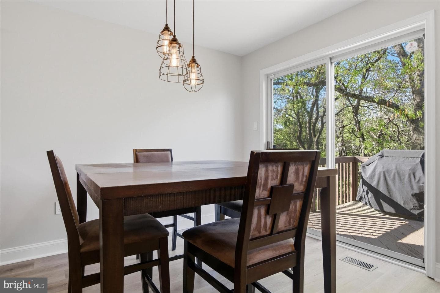 325 Green View Court photo 8