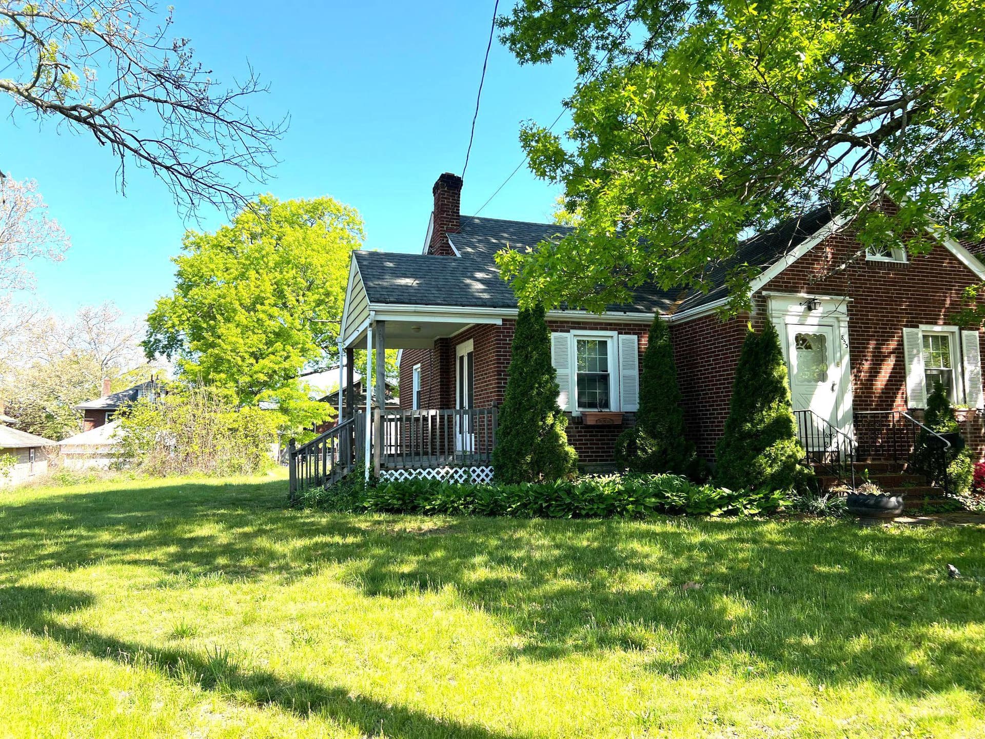 853 N Franklin Street photo 2