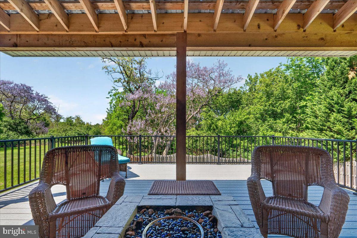 560 Susan Drive photo 32