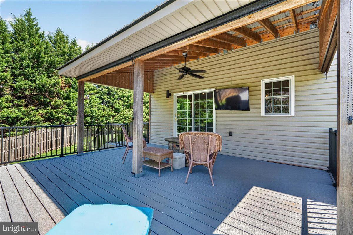 560 Susan Drive photo 33