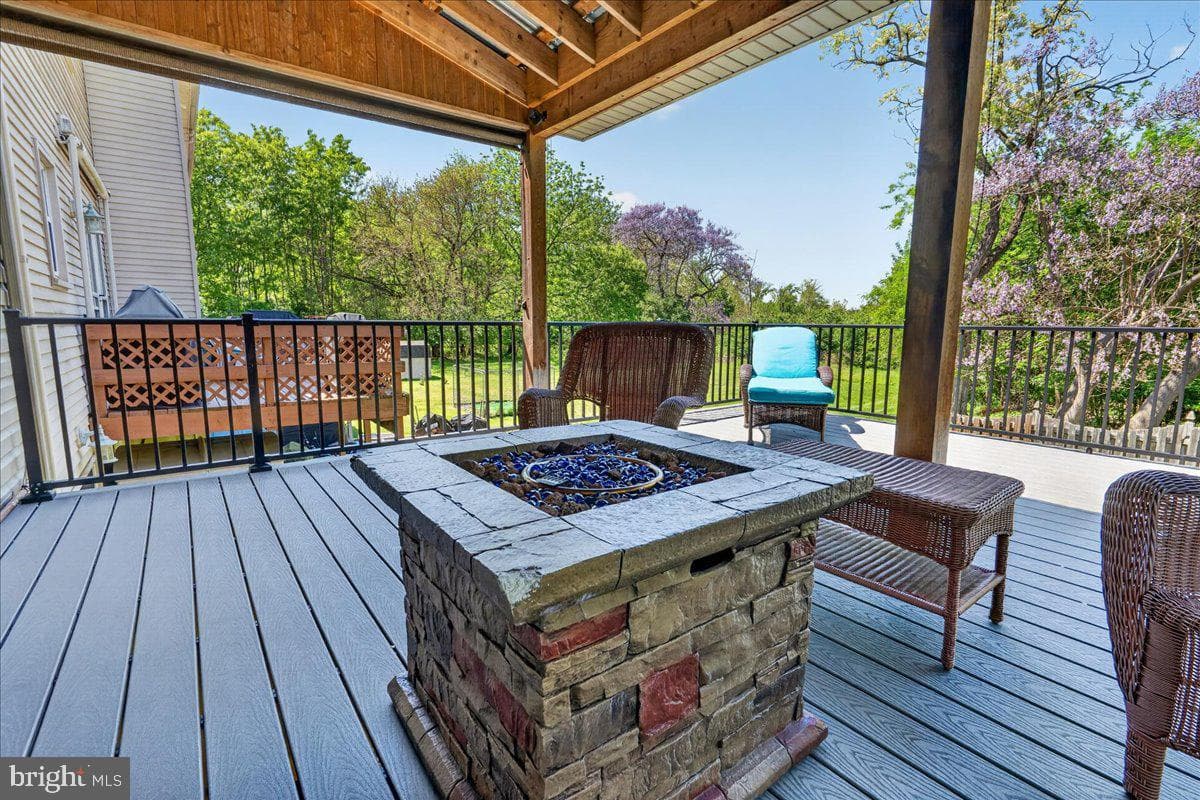 560 Susan Drive photo 35