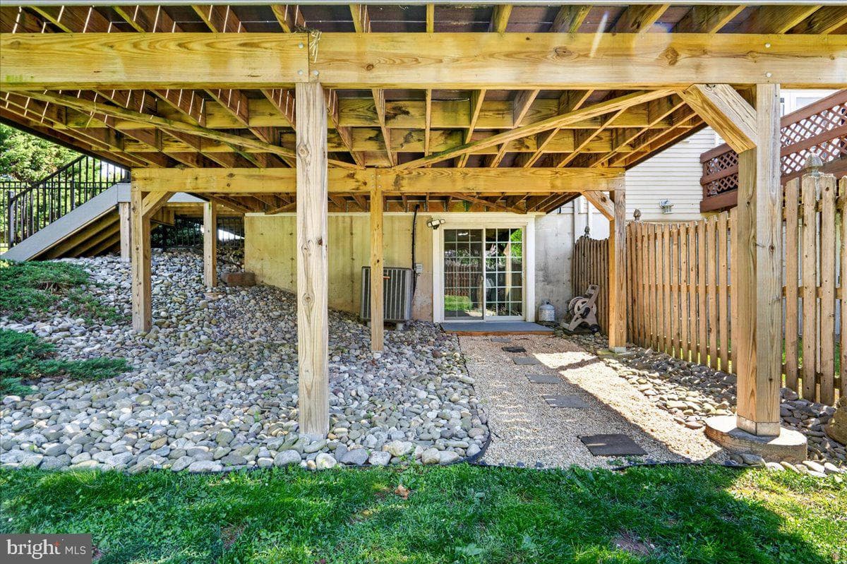 560 Susan Drive photo 38