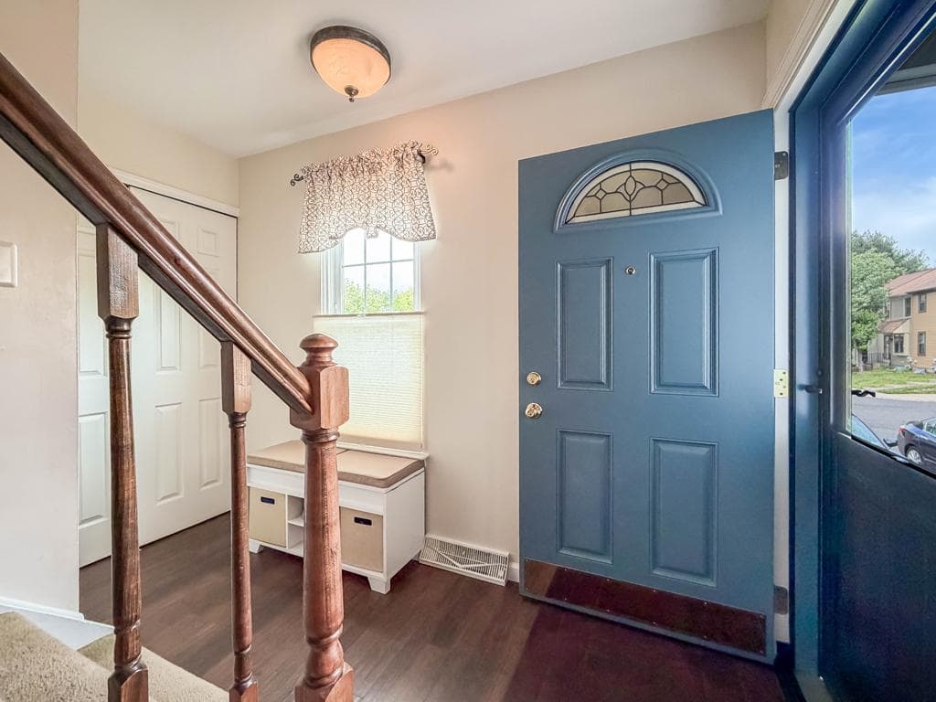 106 Rutledge Court photo 2