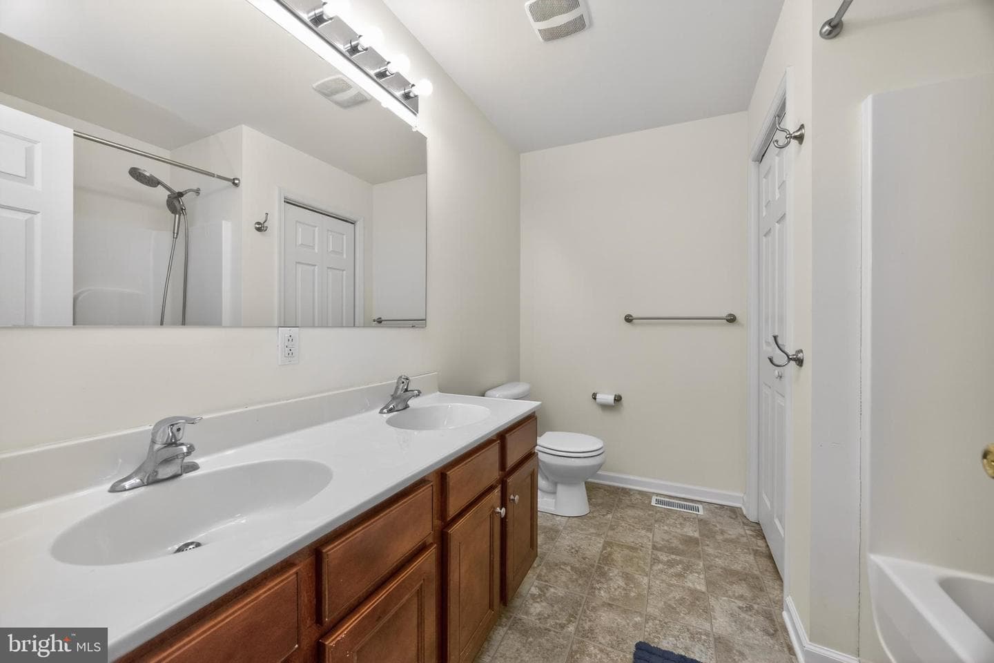 35 Westbury Drive photo 23