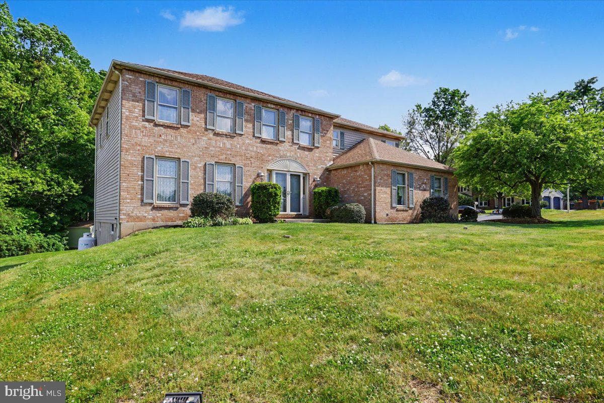 10 Hawk Court photo 2