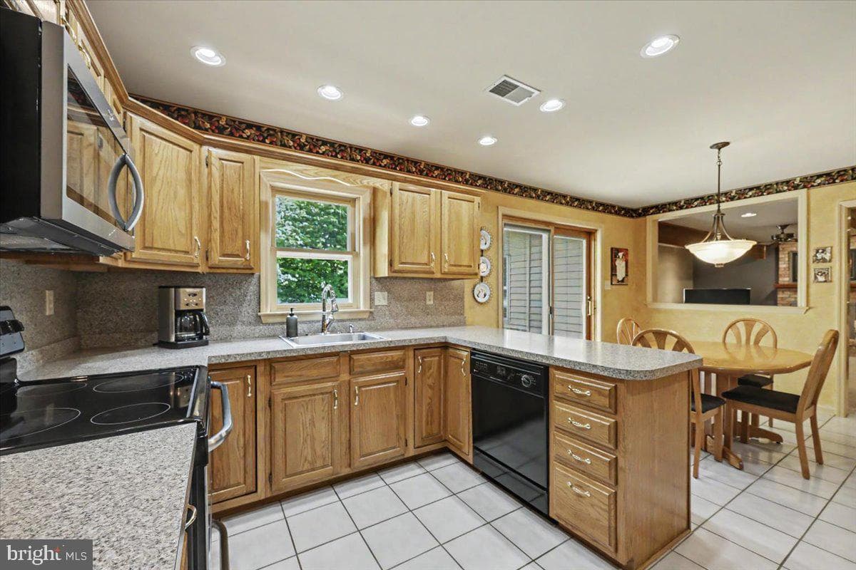 10 Hawk Court photo 7