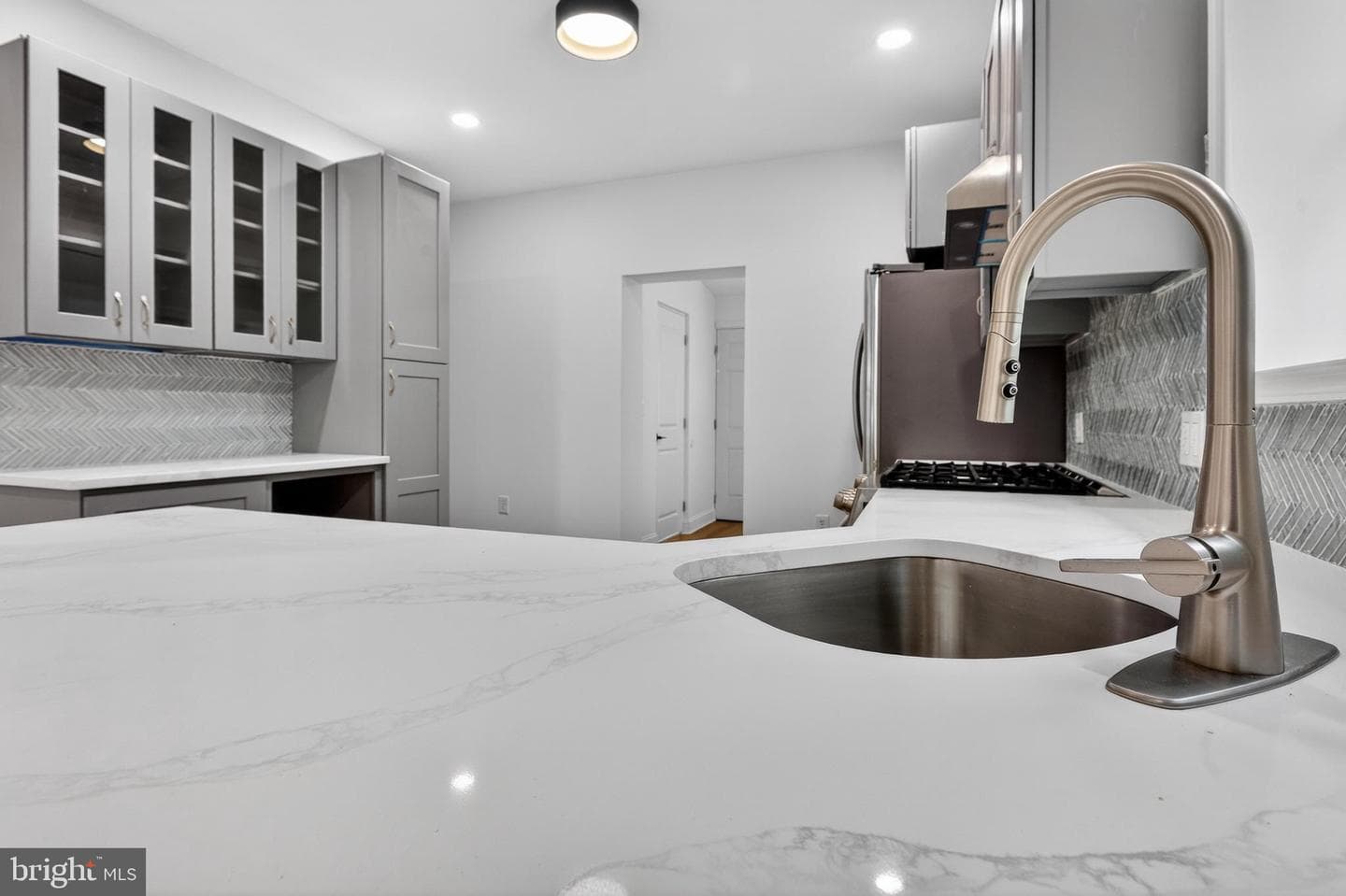 1121 Markley Street photo 9