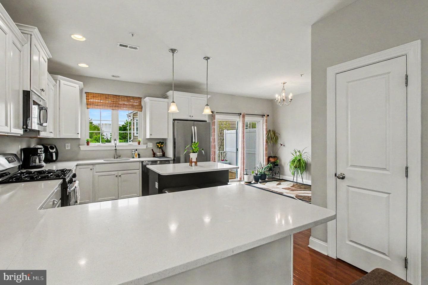 100 Arlington Ln photo 8