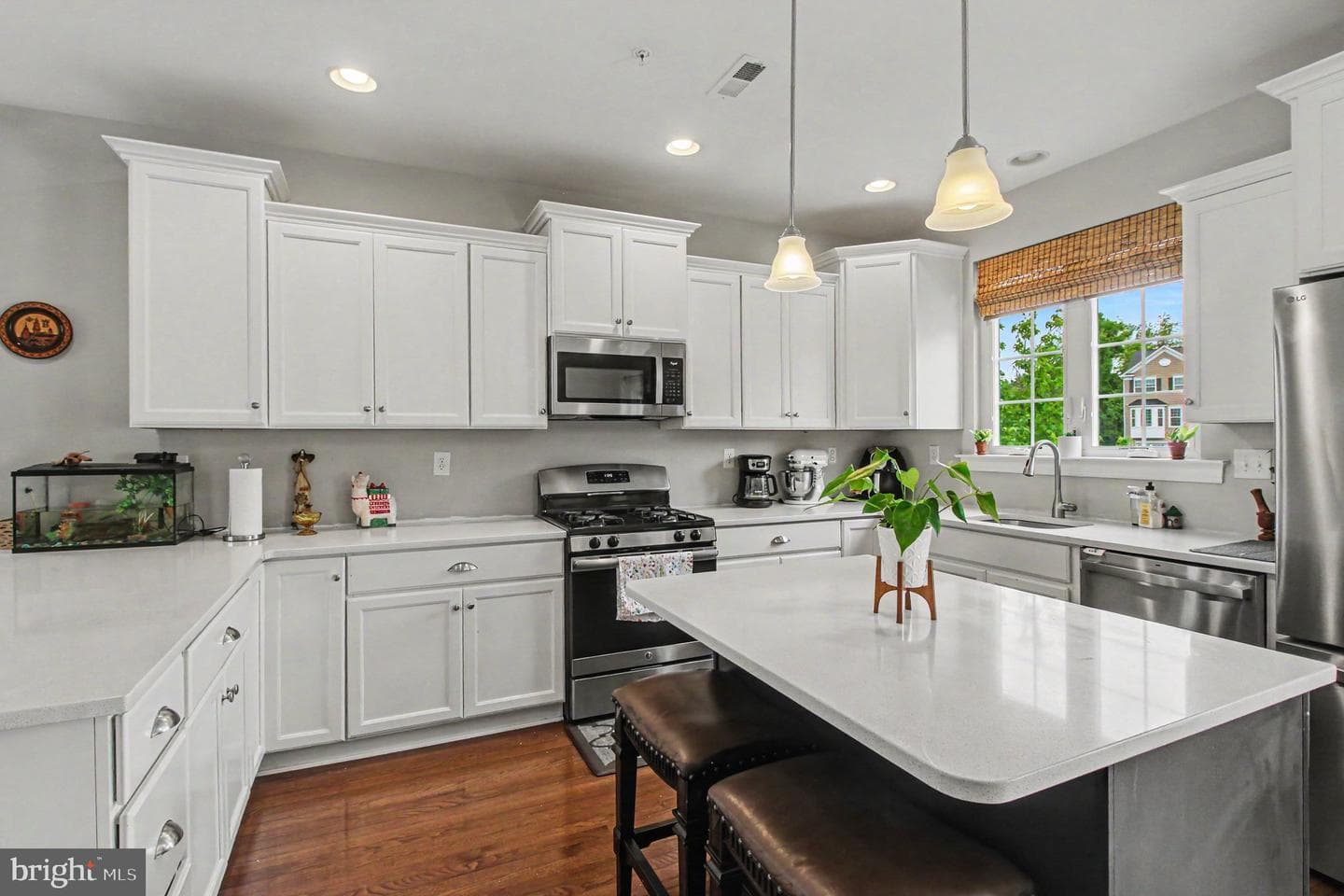 100 Arlington Ln photo 9