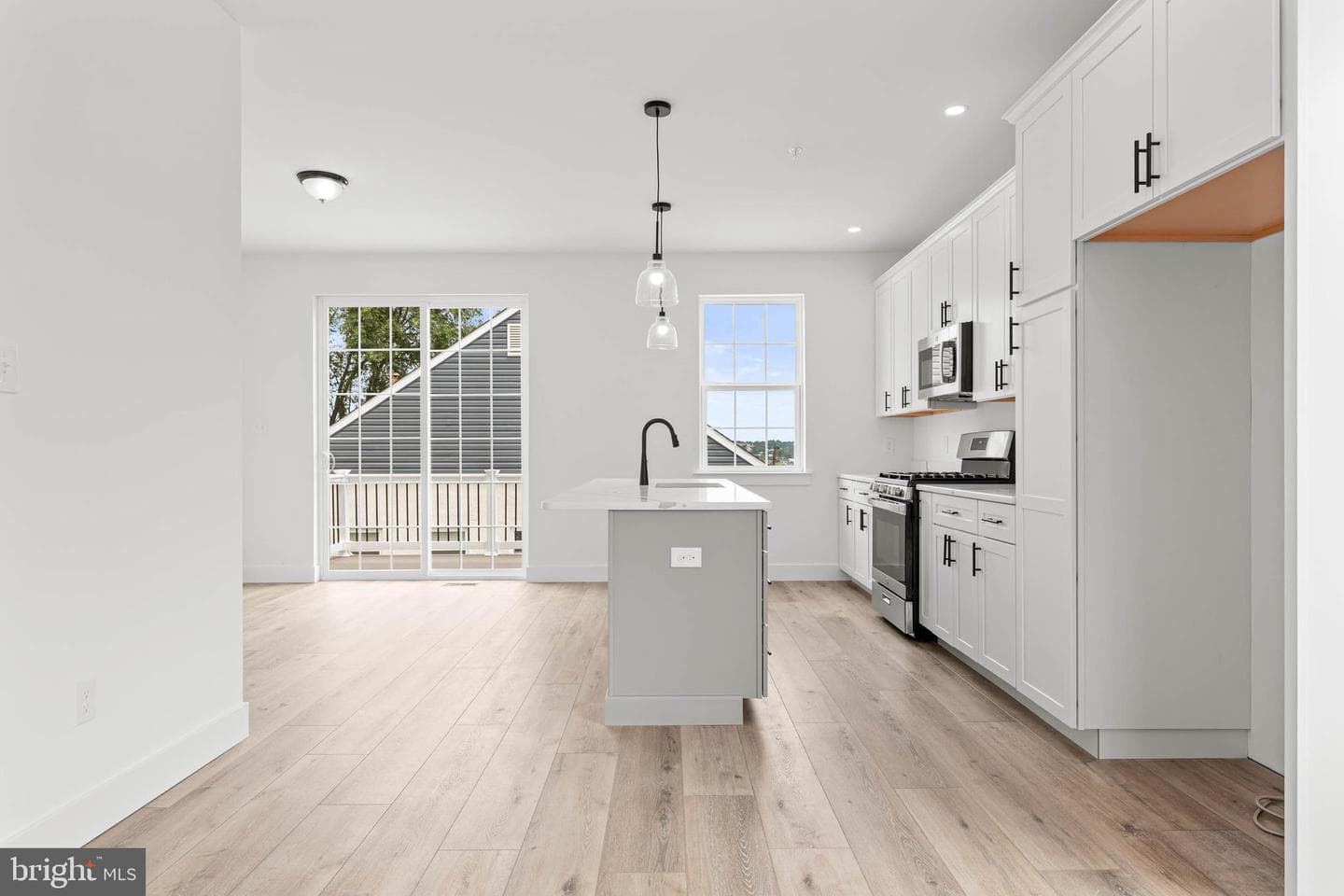 203 W Eighth Street photo 4