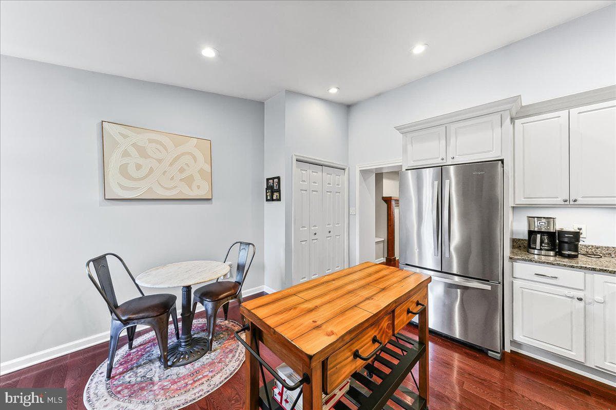 387 E Hector Street photo 10
