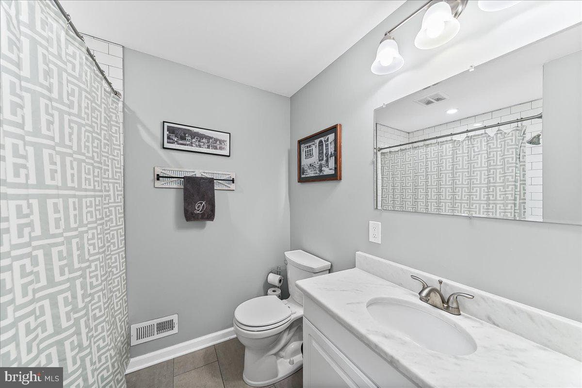 387 E Hector Street photo 16
