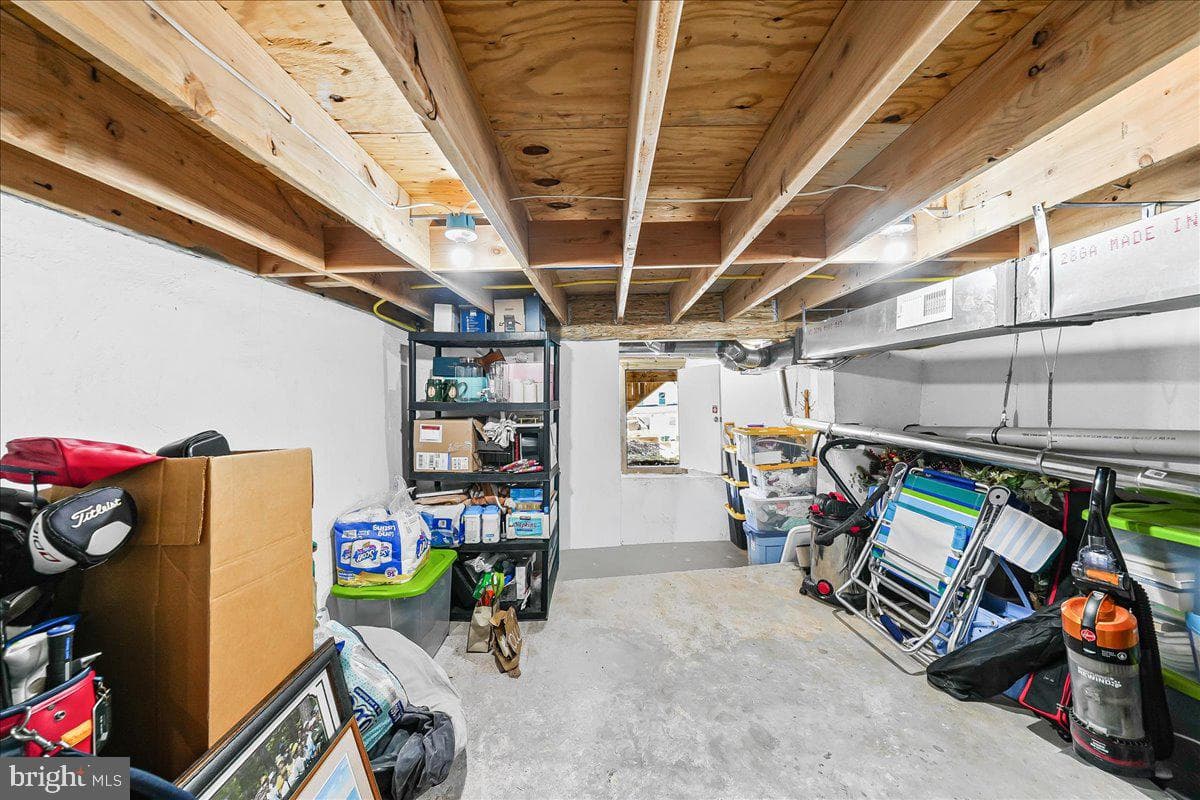 387 E Hector Street photo 24