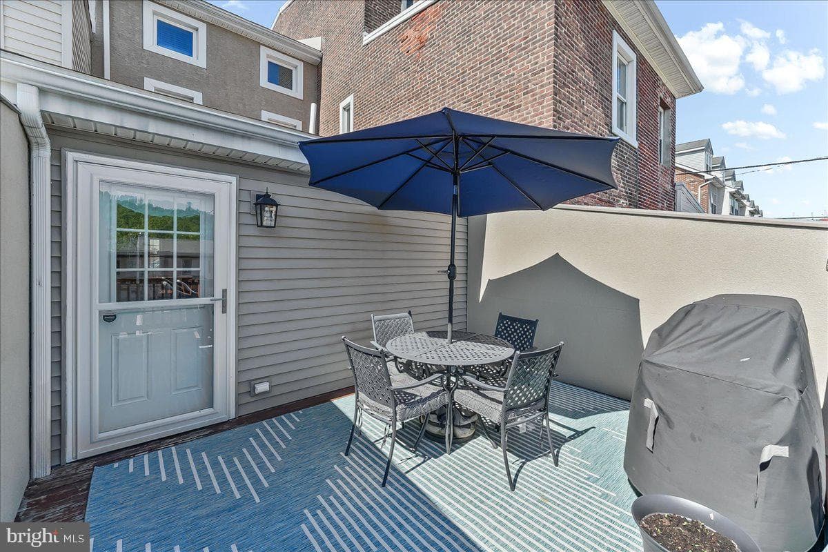 387 E Hector Street photo 27