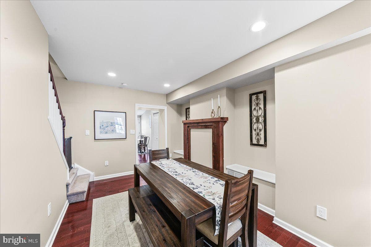 387 E Hector Street photo 7