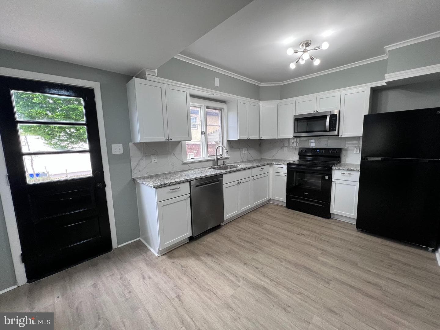 804 Queen Street photo 7