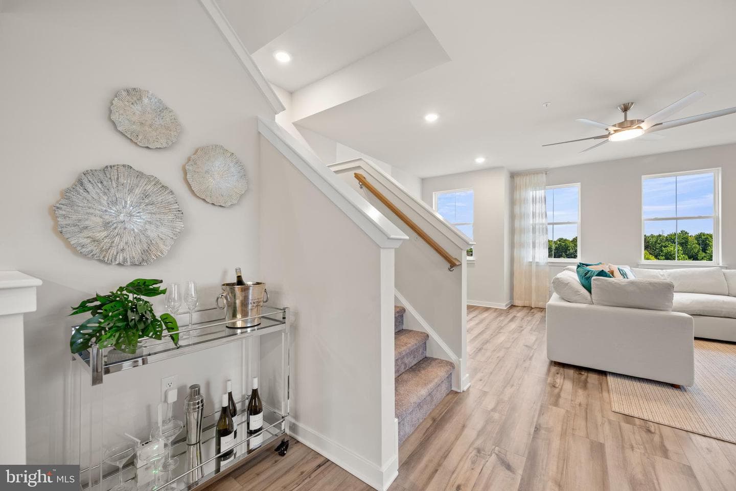 35 Continental Way photo 12