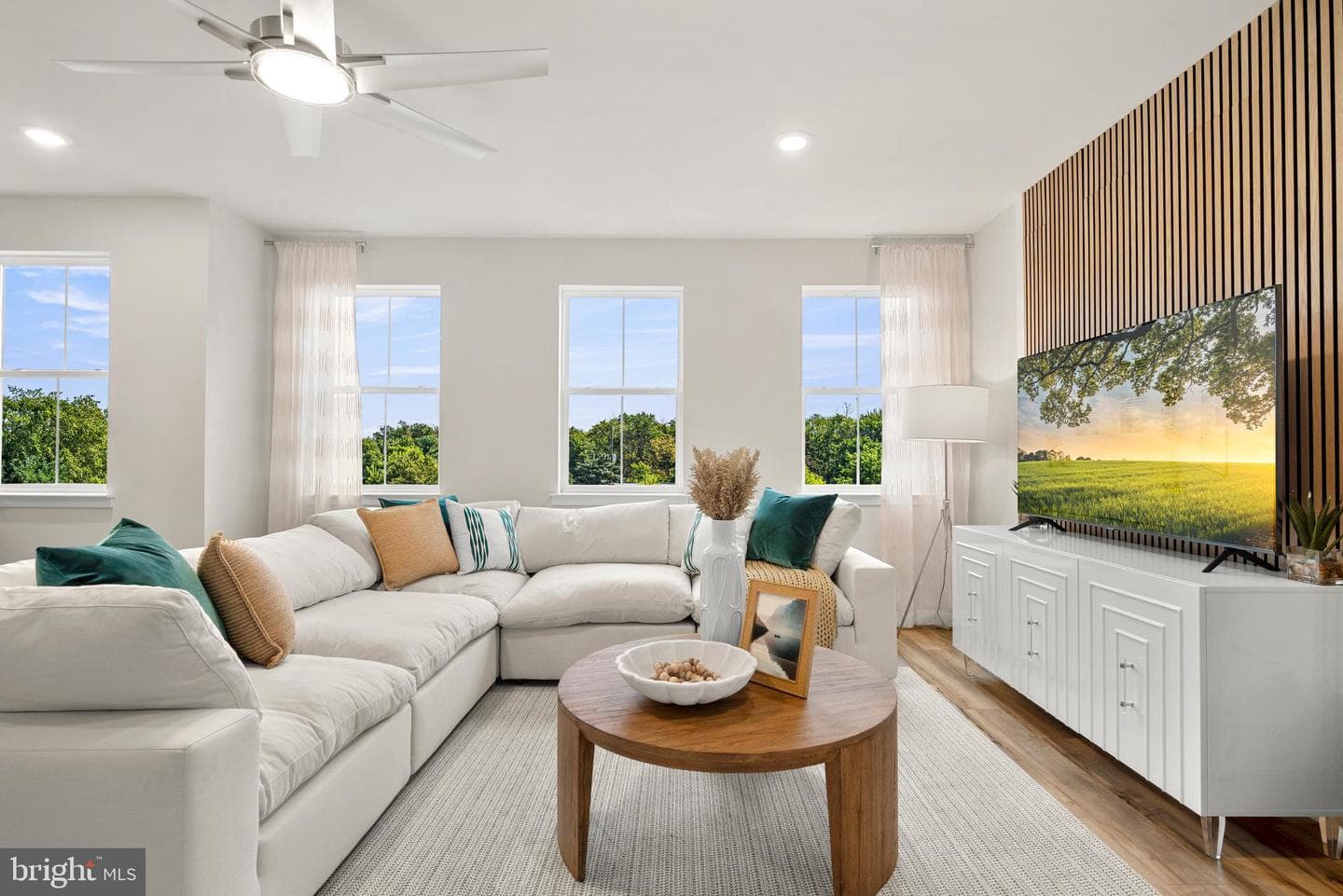 35 Continental Way photo 14