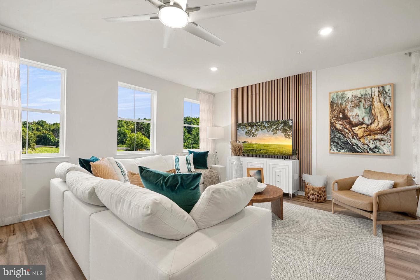 35 Continental Way photo 17