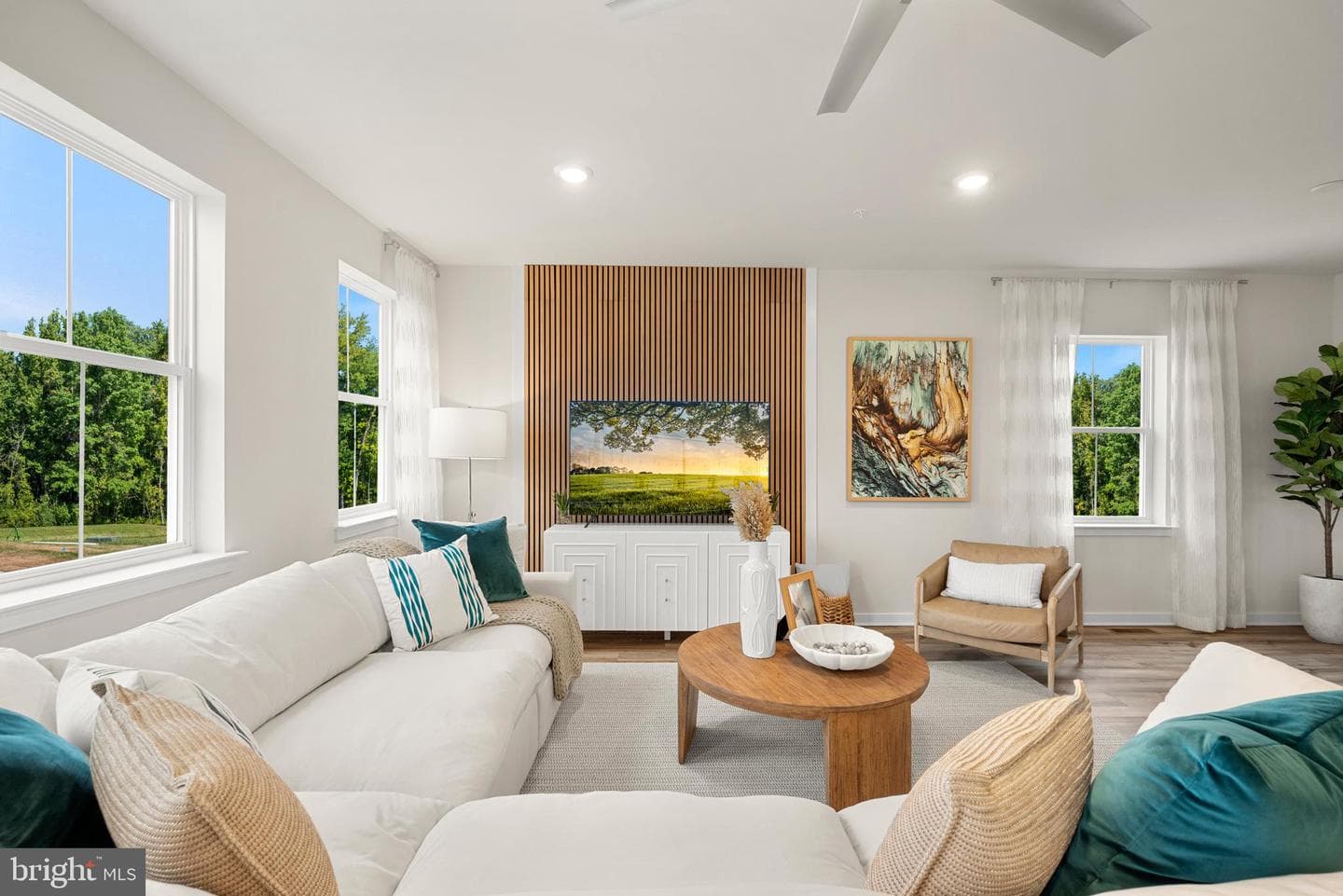 35 Continental Way photo 18
