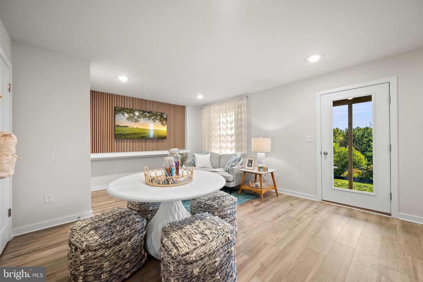 35 Continental Way photo 40