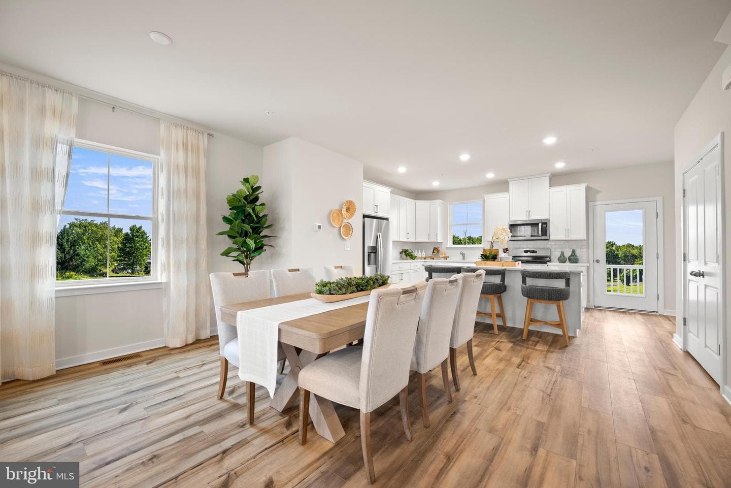 35 Continental Way photo 9