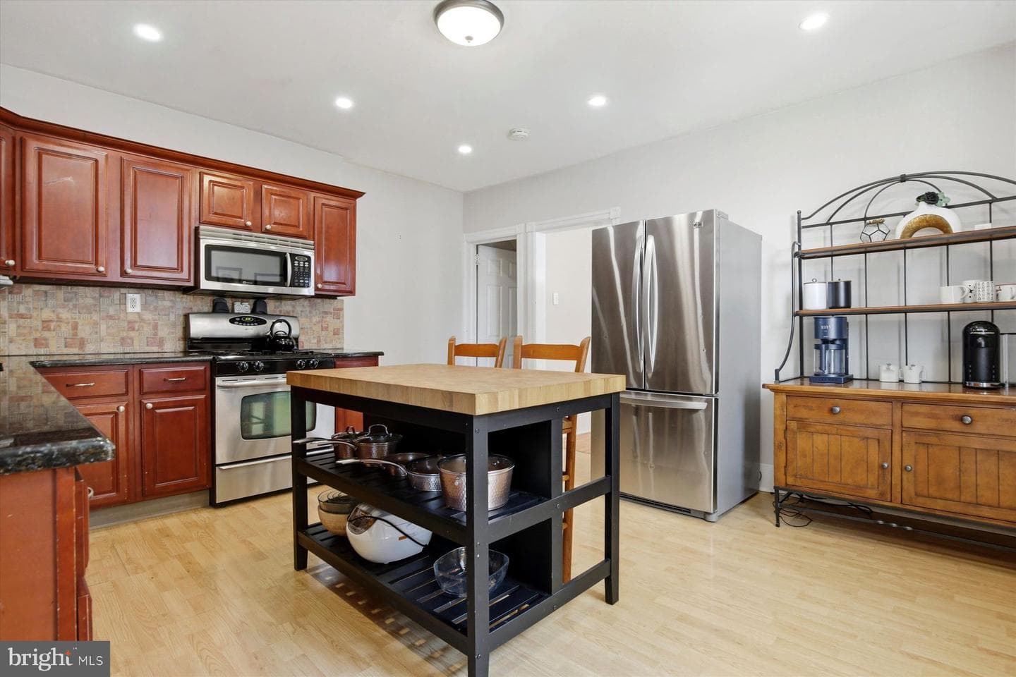 312 W Walnut Street photo 9