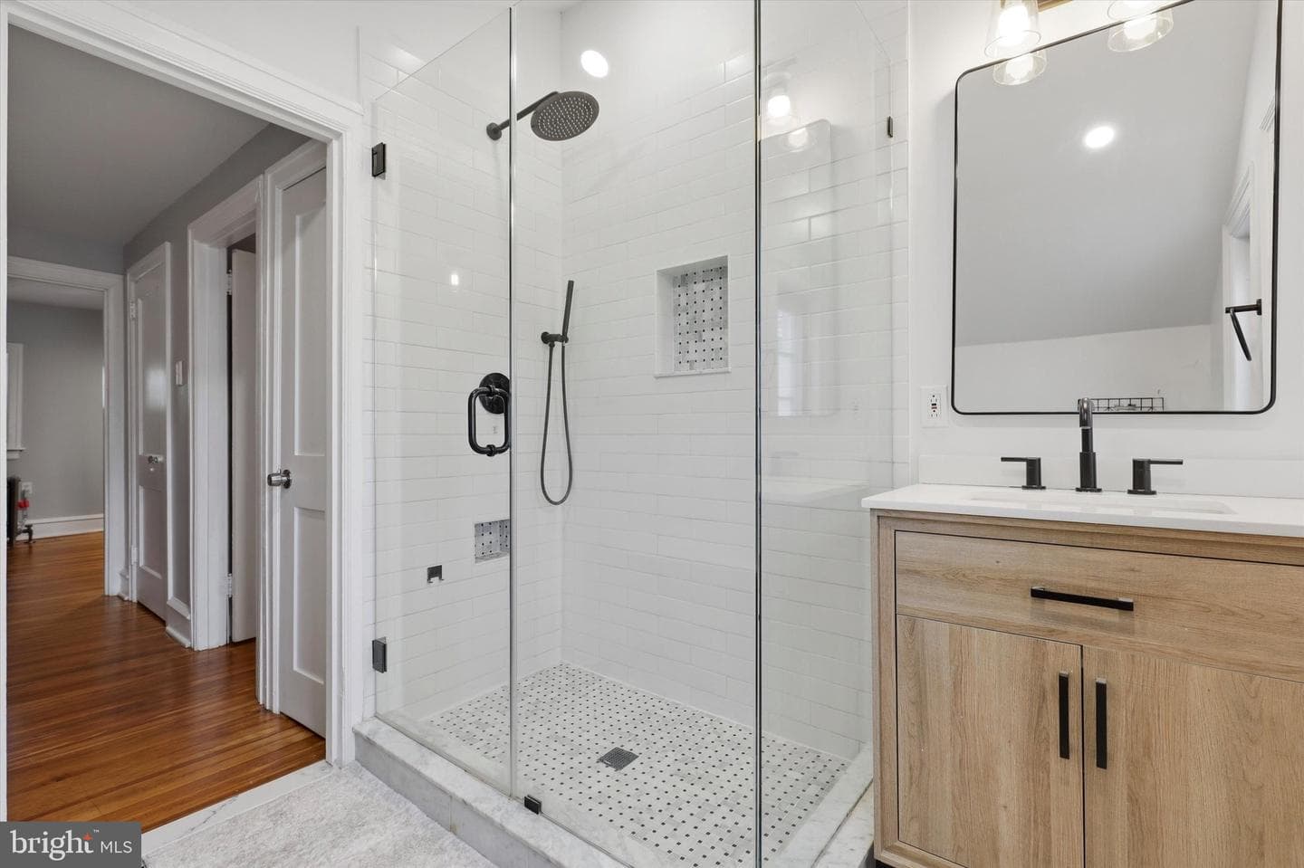 7811 Linden photo 25