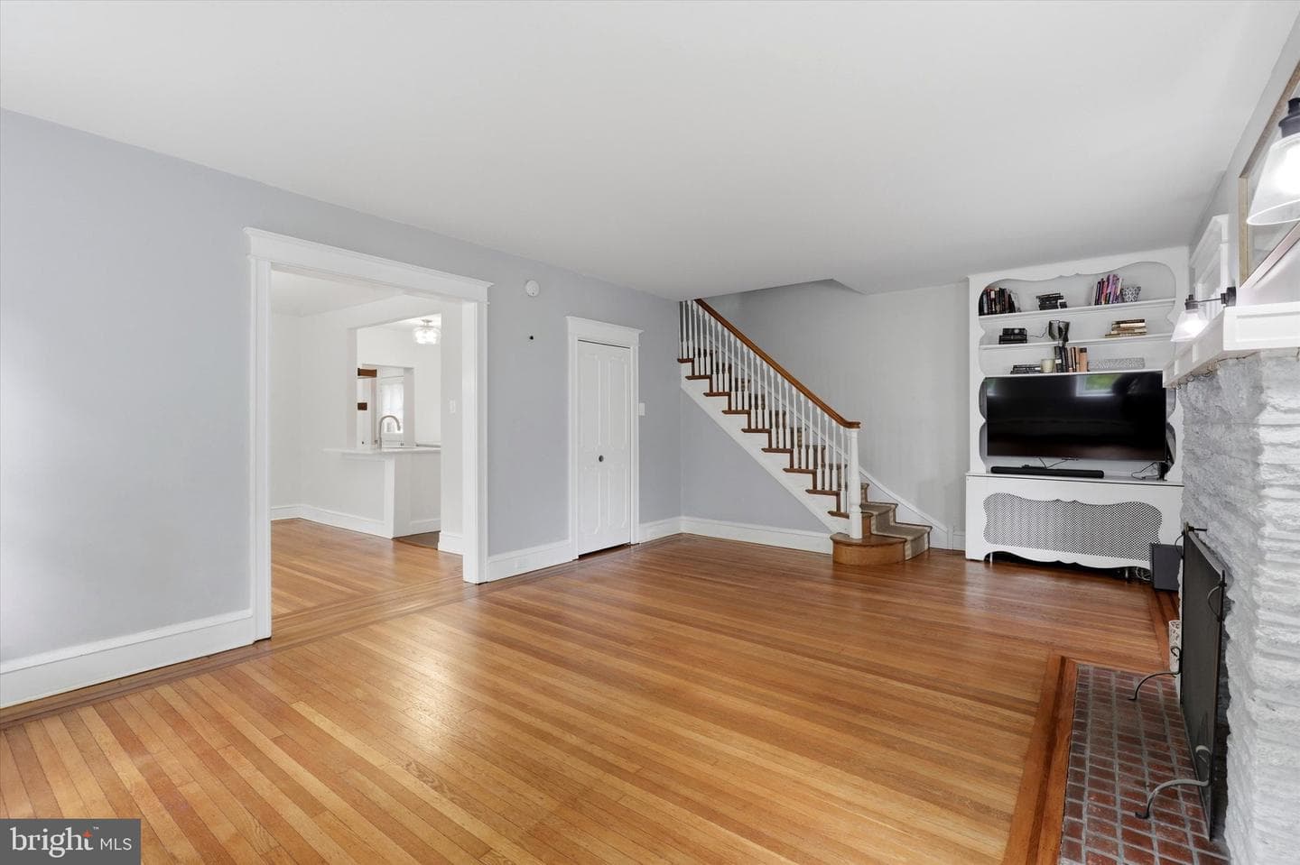 7811 Linden photo 4