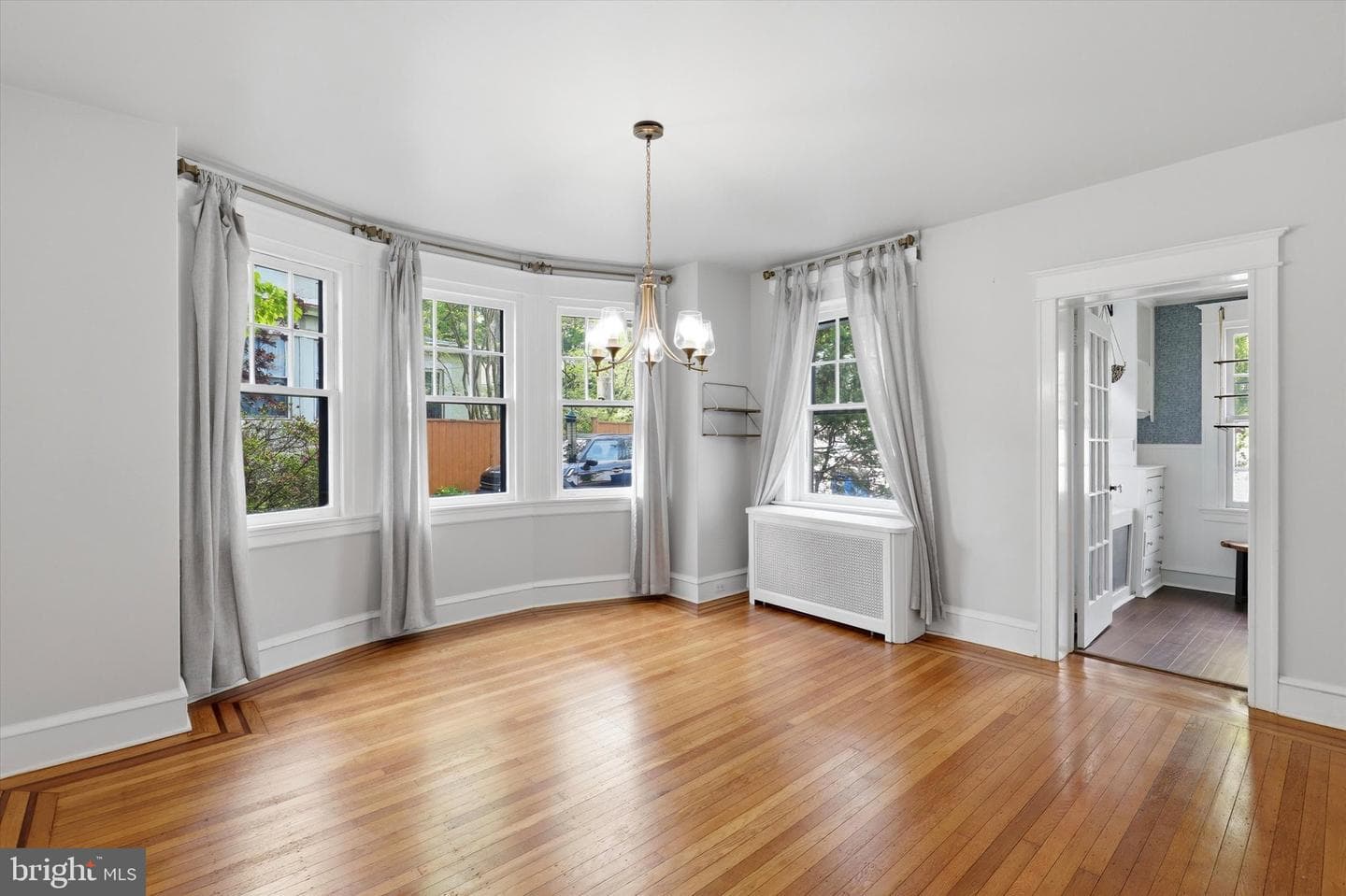 7811 Linden photo 7