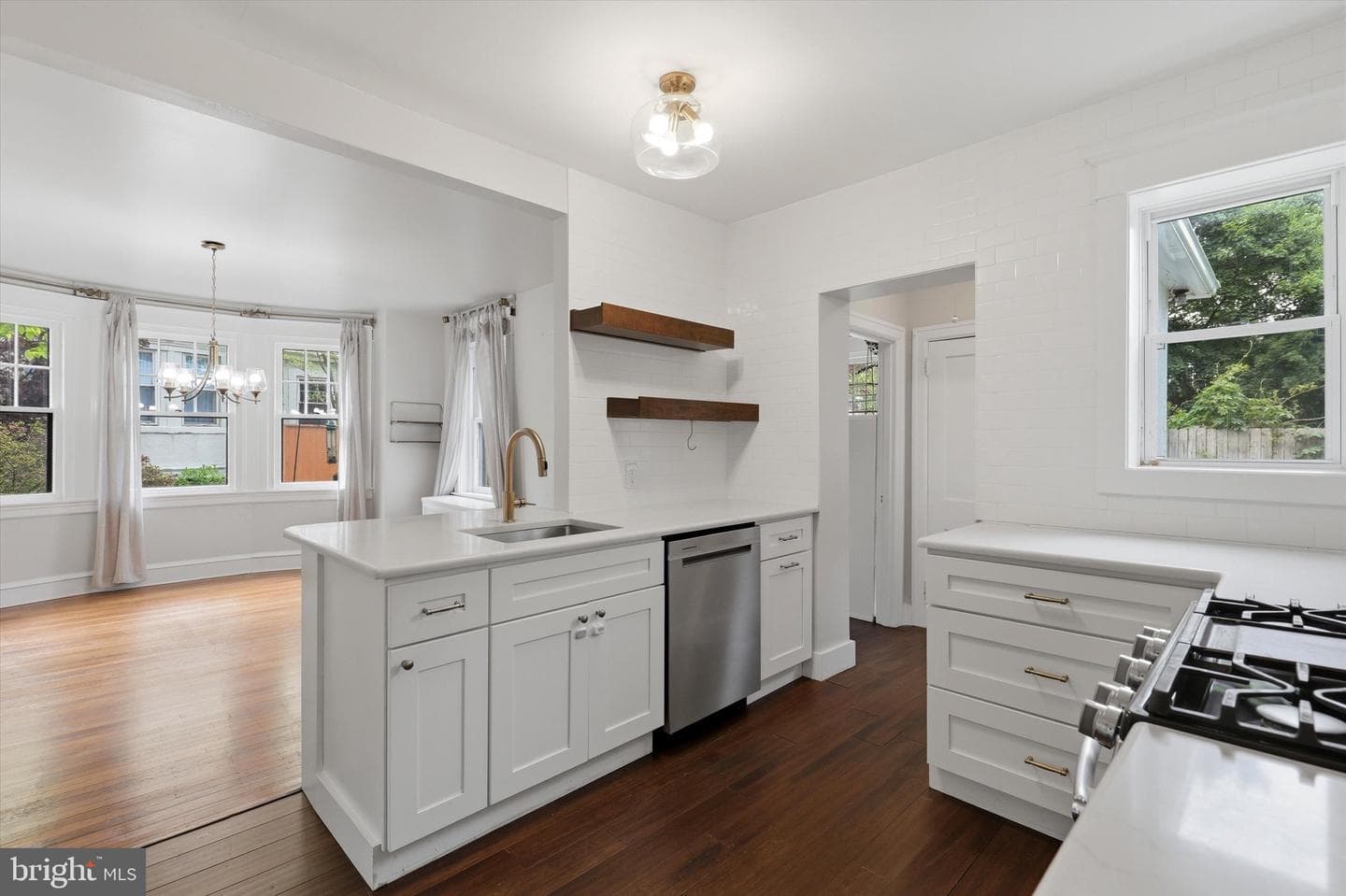 7811 Linden photo 9