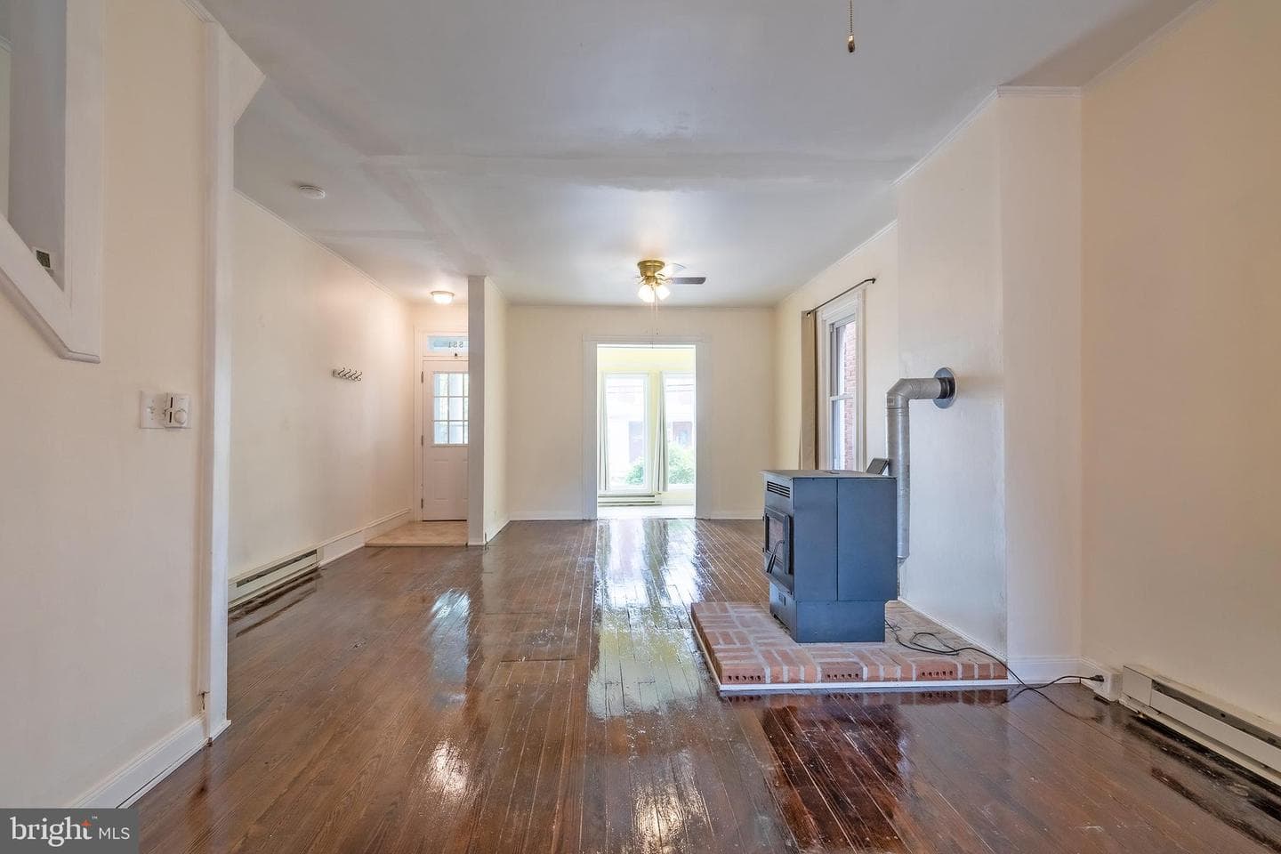 551 Main St photo 2