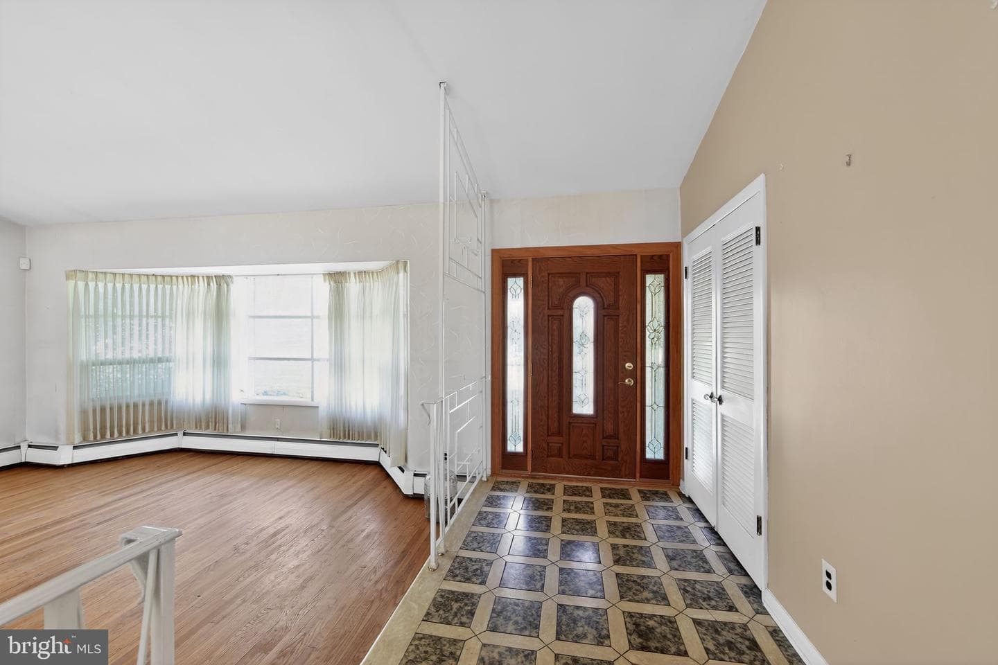 533 Martin Lane photo 4