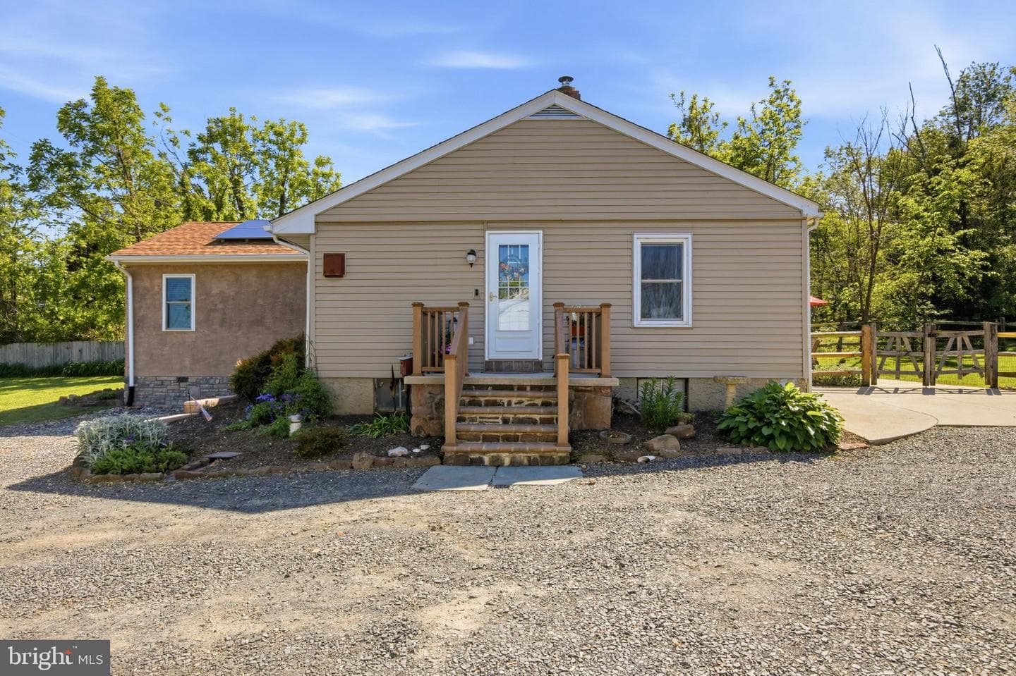 2301 N Charlotte Street photo 2