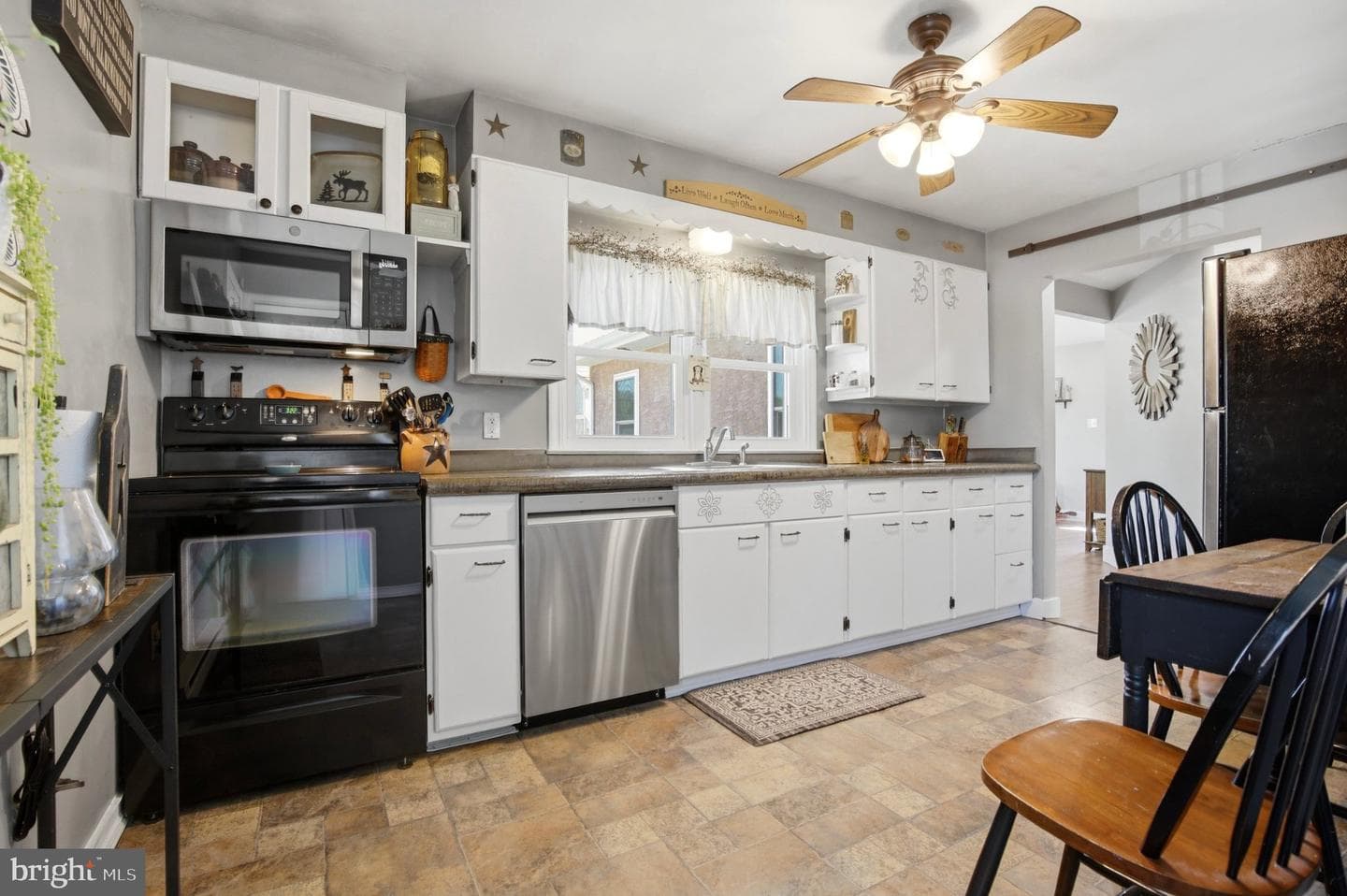 2301 N Charlotte Street photo 7