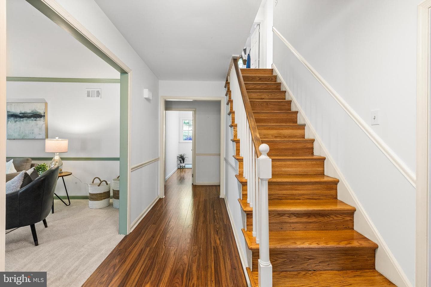 563 Applewood Drive photo 2