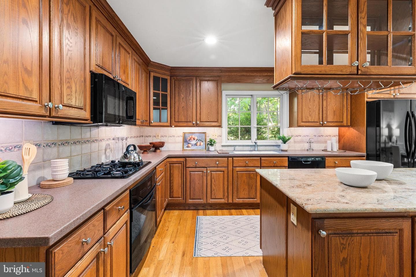 563 Applewood Drive photo 8