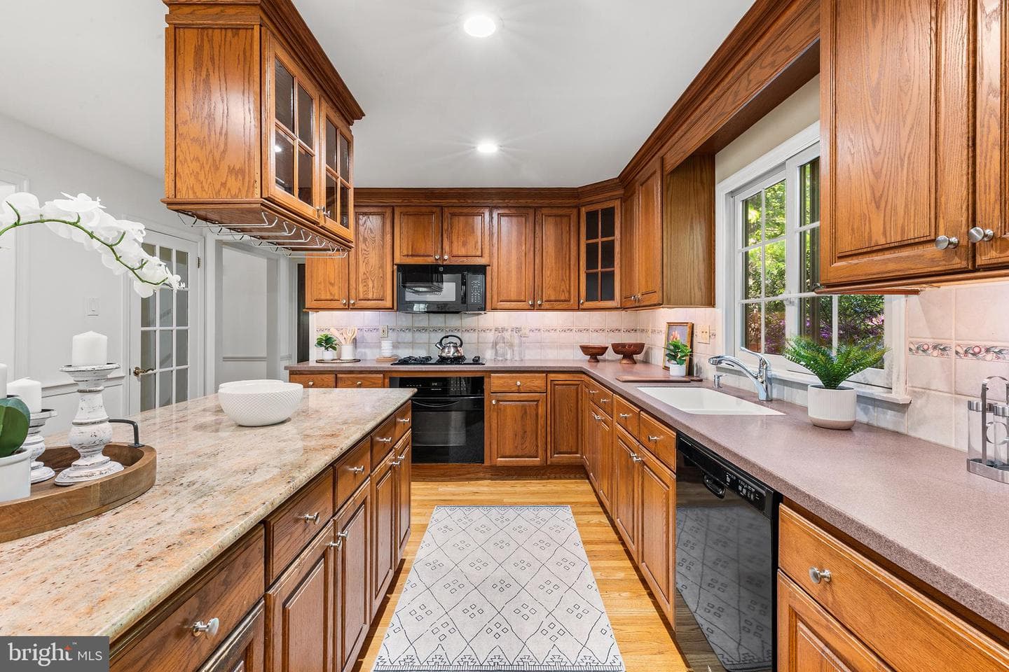 563 Applewood Drive photo 9