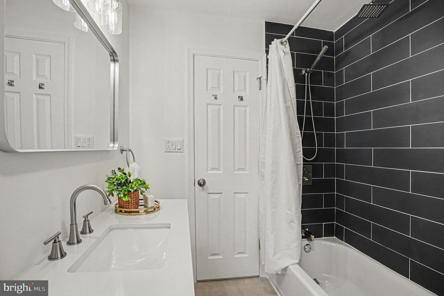 51 Academy Road photo 19