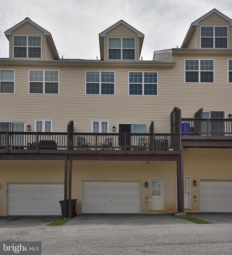 545 Grove Street photo 2